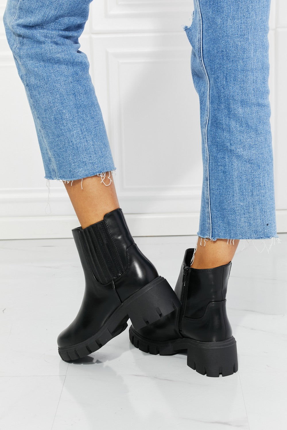 MMShoes What It Takes Lug Sole Chelsea Boots in Black